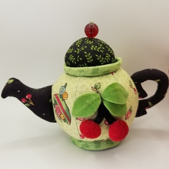 Vintage Mary Englebrett Tea Pot Pin Cushion By Dritz 2001 Cherries Cherry Print - Picture 12 of 12